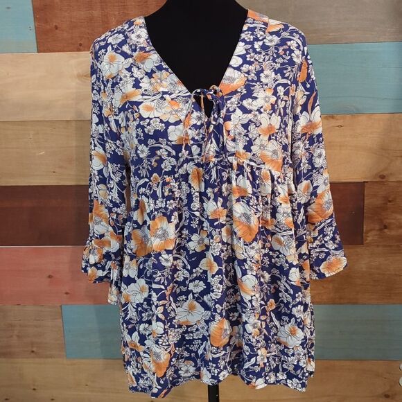 SMALL SUPER soft flowy 3/4 sleeve floral blouse - Picture 1 of 4